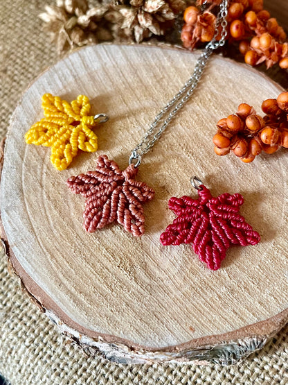 Collier Feuille d’érable / Couleur au choix ✨