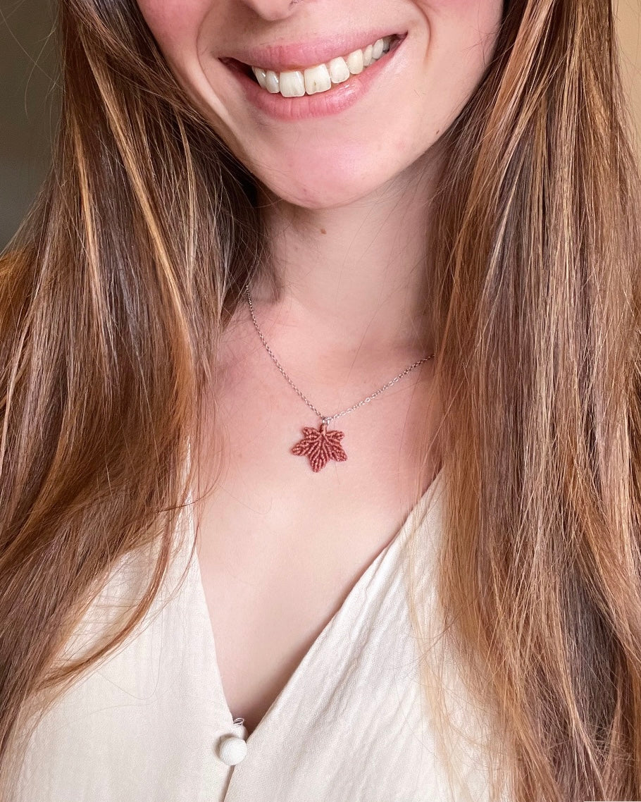 Collier Feuille d’érable / Couleur au choix ✨