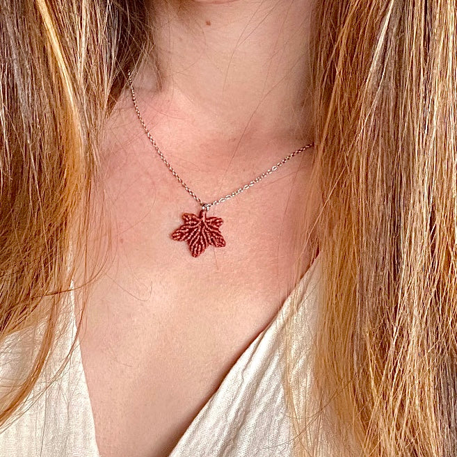 Collier Feuille d’érable / Couleur au choix ✨
